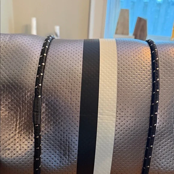 Haute Shore skull tote - Picture 7 of 9